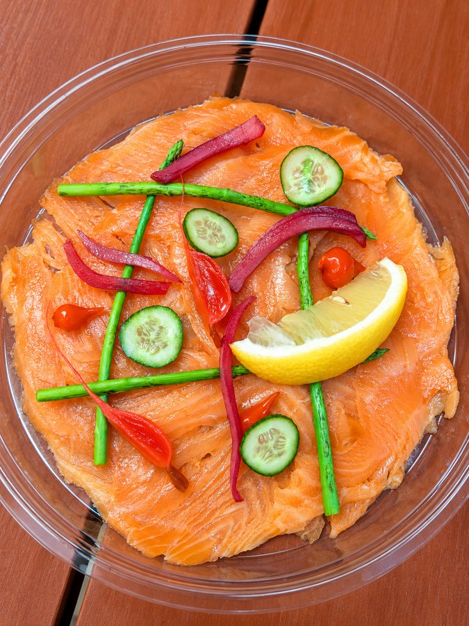 Extra zacht gerookte zalm met z’n garnituur - Voorgerecht