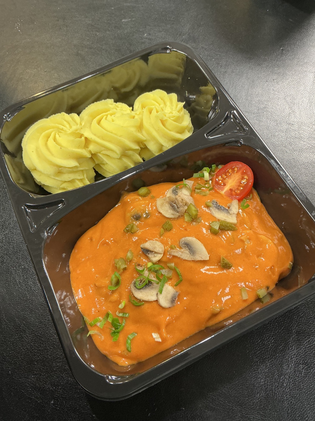 Kalfstong met madeirasaus en puree