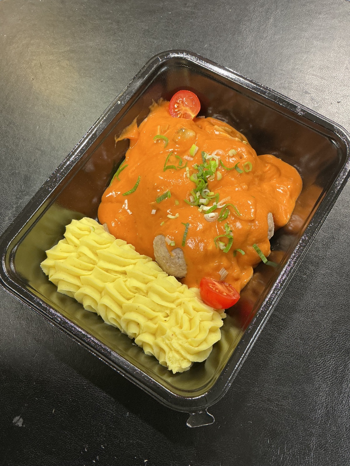 Gehaktballen in tomatensaus met puree