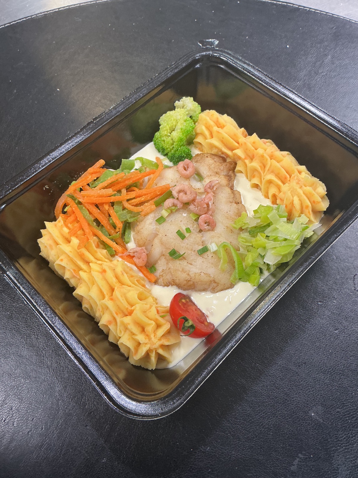 Koolvishaasje met mosterdsaus, prei en puree